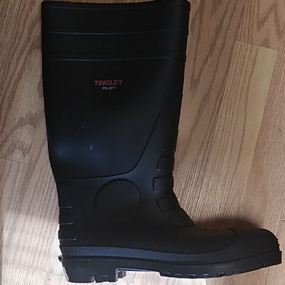 2 pair of boots - Picture 2 of 4